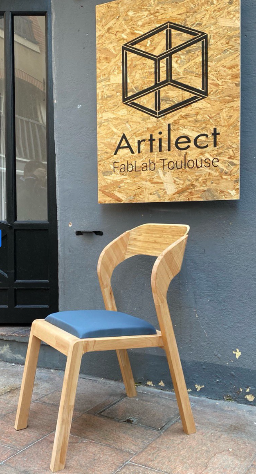 Chaise en hêtre dessinée et fabriquée à Artilect